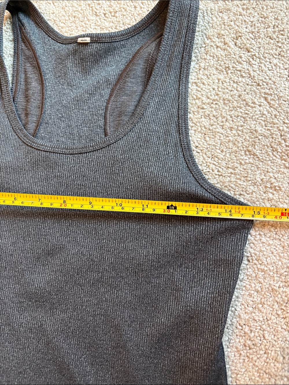 3 Under Armour Active Tank Tops - Picture 13 of 15